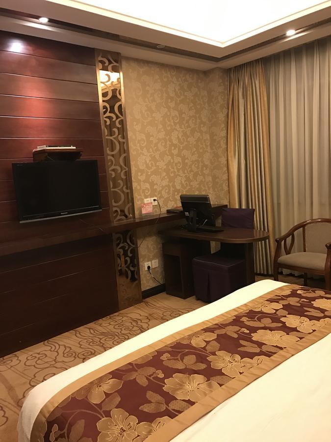 Huayu Paradise International Hotel Lhasa Bagian luar foto