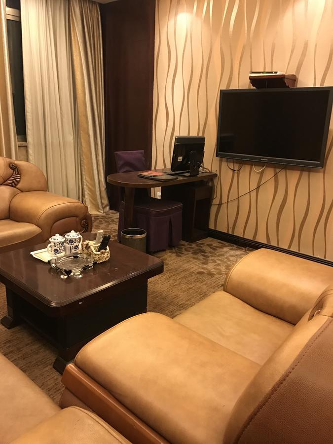 Huayu Paradise International Hotel Lhasa Bagian luar foto