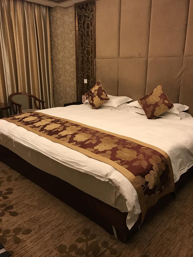 Huayu Paradise International Hotel Lhasa Bagian luar foto