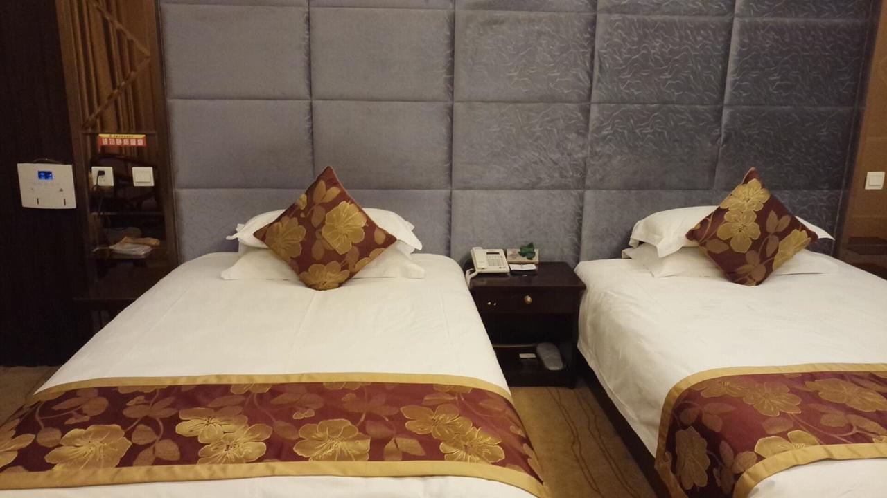 Huayu Paradise International Hotel Lhasa Bagian luar foto